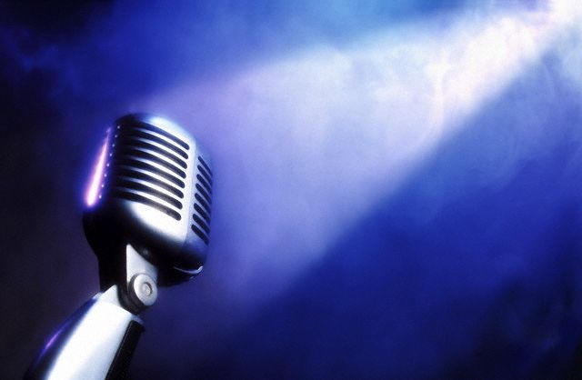 stage_lights_mic.jpg