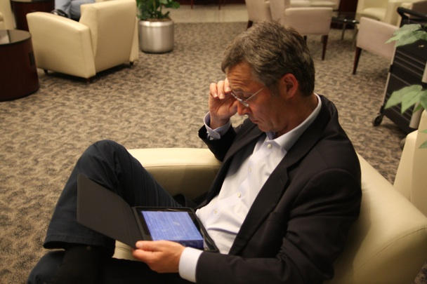 Diplomatic multitasking. Courtesy Statsministerens kontor on Flickr.