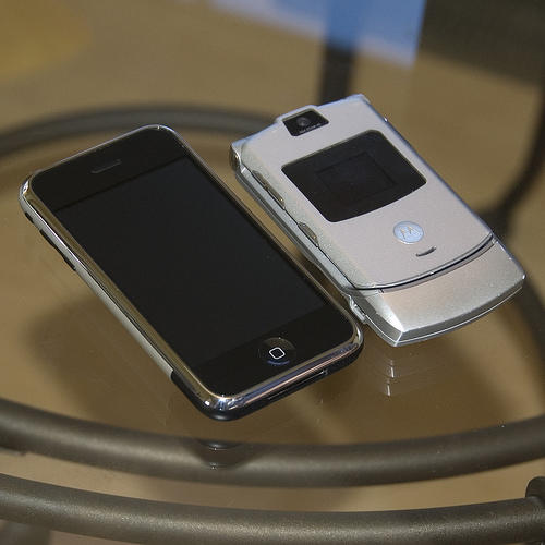 razr-iphone