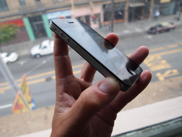 iPhone_4_death_grip_2