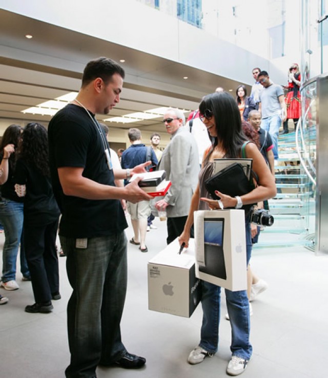 AppleStoreVisit1.jpg