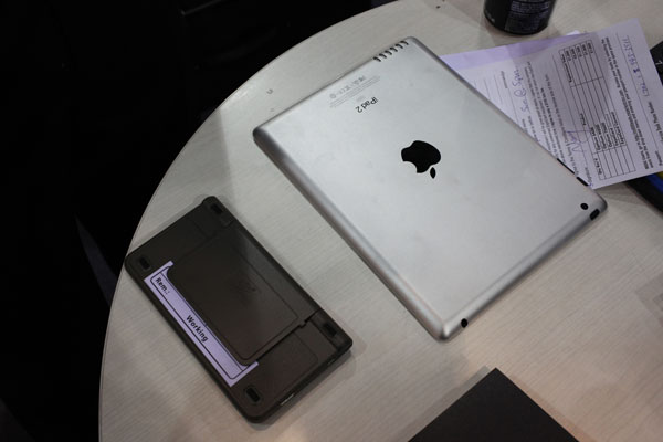 ipad2showf21.jpg