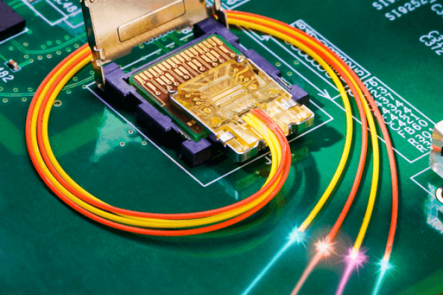 intel-light-peak-laser