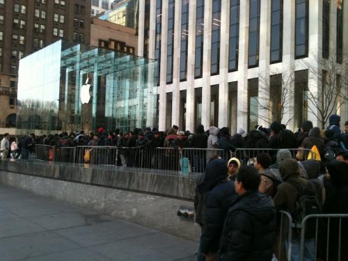 145752-ipad_2_line_nyc_mar18_500