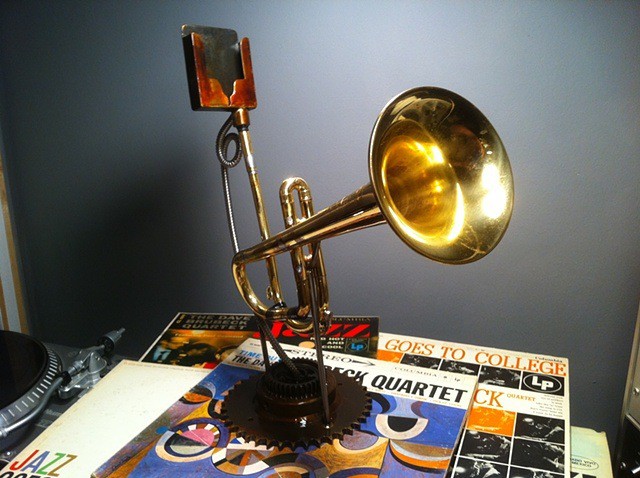 iPhone_trumpet_speaker