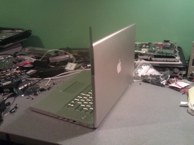 MacBook-Pro-with-antenna