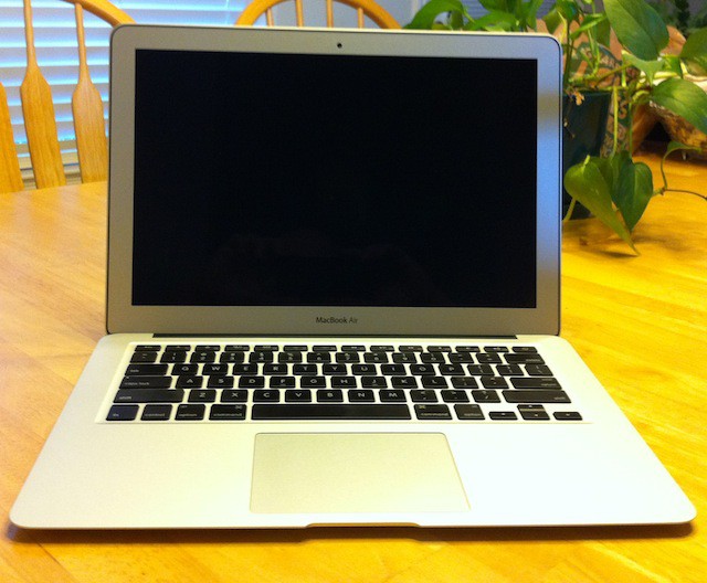 MacwithBlkscreen