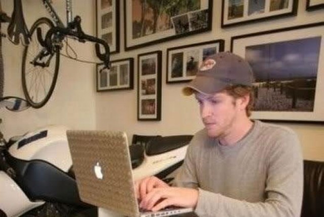 thumb-Mac-table
