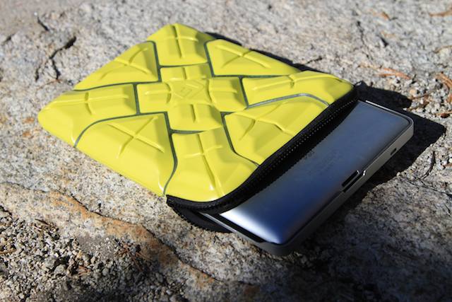 g-form-extreme-sleeve-ipad-cover-1