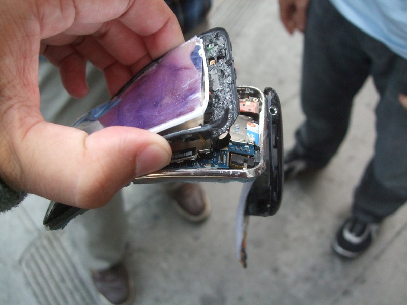 brokeniphone4