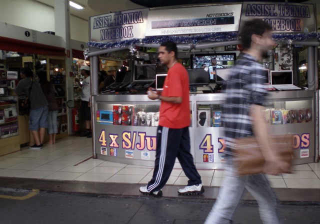 The electronics stores are set up like mini-malls. @Nicole Martinelli.