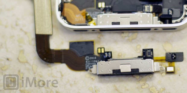 iphone_4s_dock_out