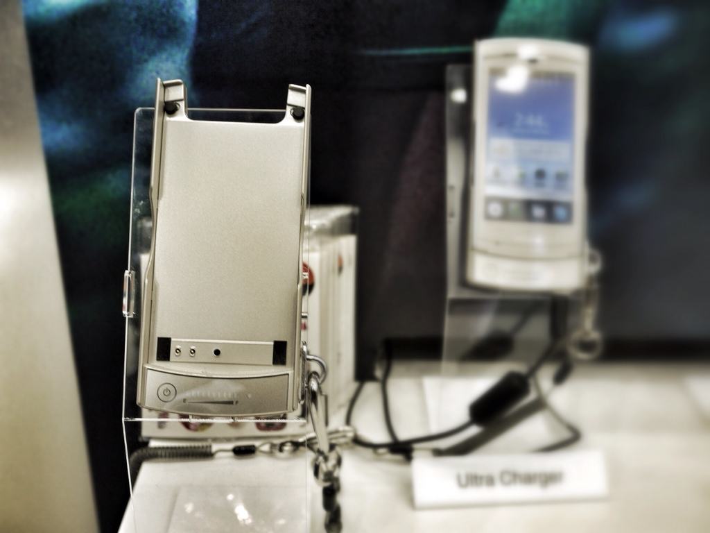 NTT DoCoMo's battery  charges fully in ten minutes