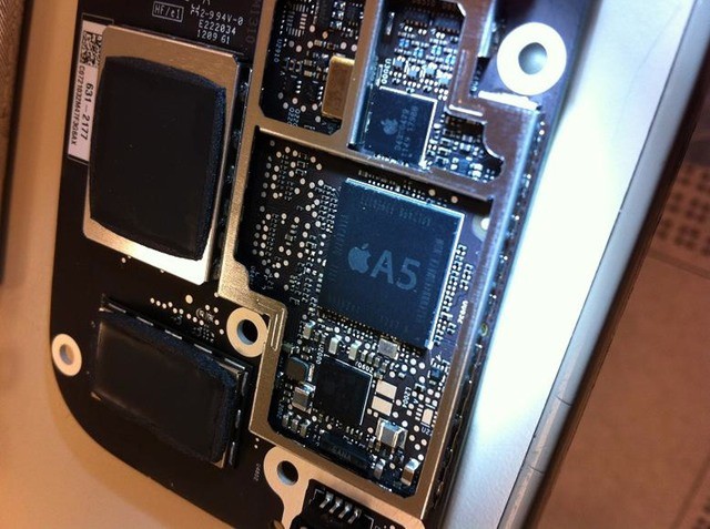 This is what we like to see: Geeks ripping open their own gear and posting the photos to prove i