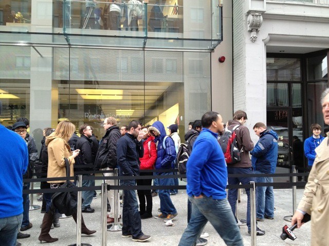 Want a new iPad today? Head to your local Apple Store. There's probably plenty still there