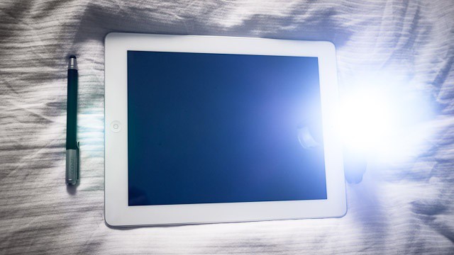 With just an iPad and a flashlight, you can add some amazing lighting effect to your photos