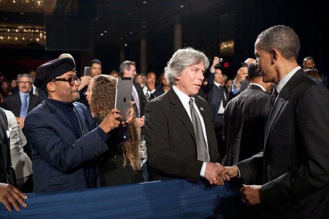 spike-lee-photographing-obama-with-an-ipad-2551-1303678907-2.jpeg