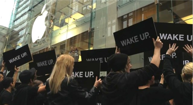 There's no chance Apple customers in Sydney will get a lie-in this morning.