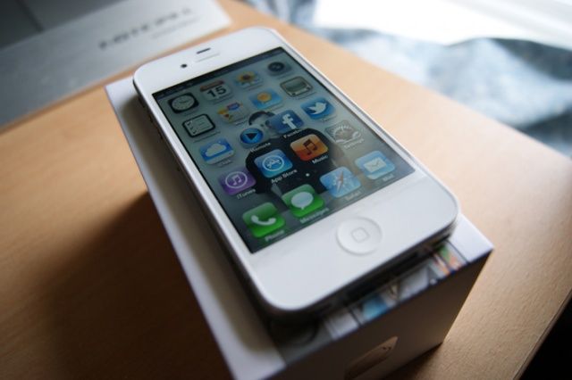 Don't want the hassle of selling on eBay? Flog your old iPhone to Apple.