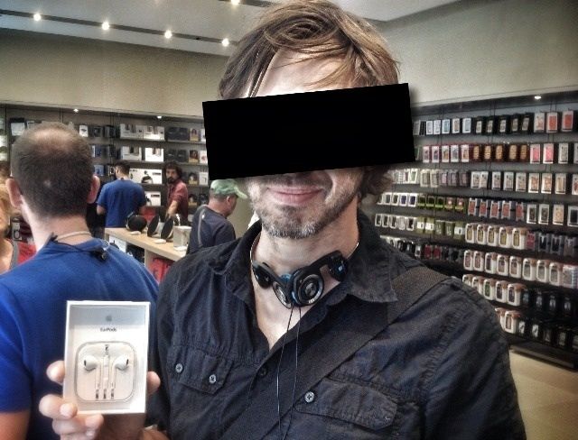 Your author, preserving his anonymity from Apple Store groupies.