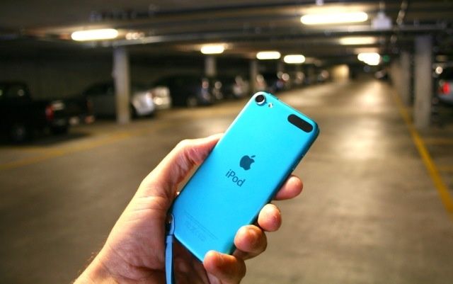 2012_iPod_touch_5th_gen_01