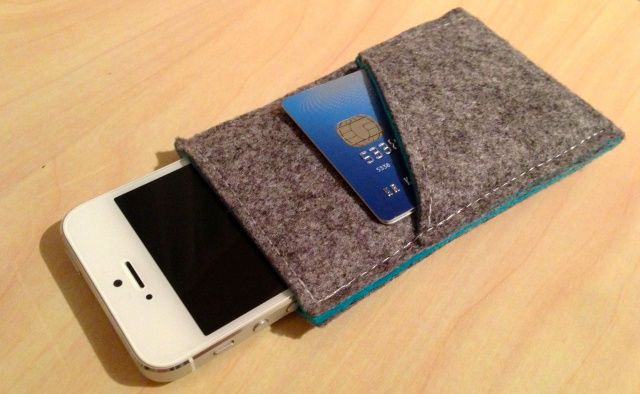 handmade-iPhone-5-sleeve