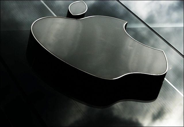 Is Apple to blame for its sliding stock?