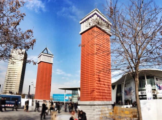 Having moved to a new venue. somebody saw the need to recreate the twin towers from Plaça de Espanya. In miniature.