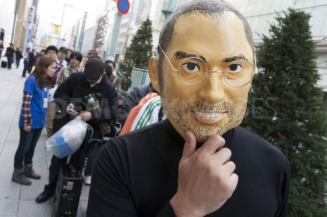 1318595158-the-iphone-4s-goes-on-sale-in-japan_872697