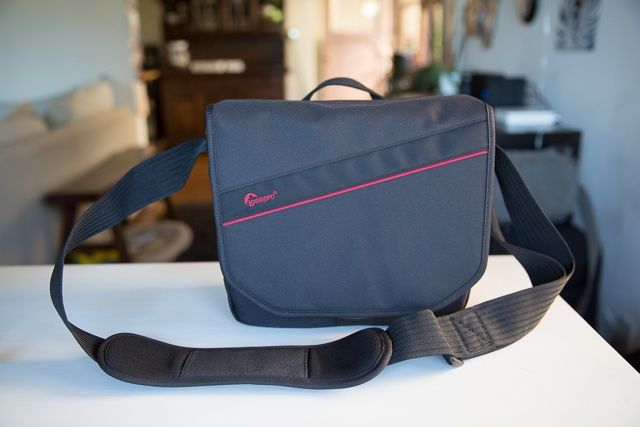 Looks smallish, holds a lot: Lowepro's Event Messenger 150