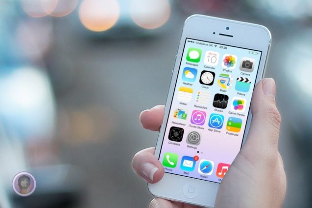 iOS-7-in-hand