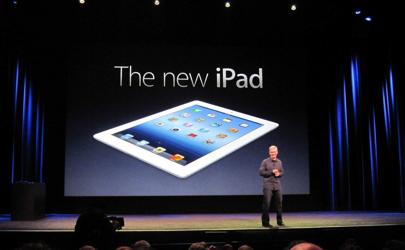 Tim-Cook-new-iPad