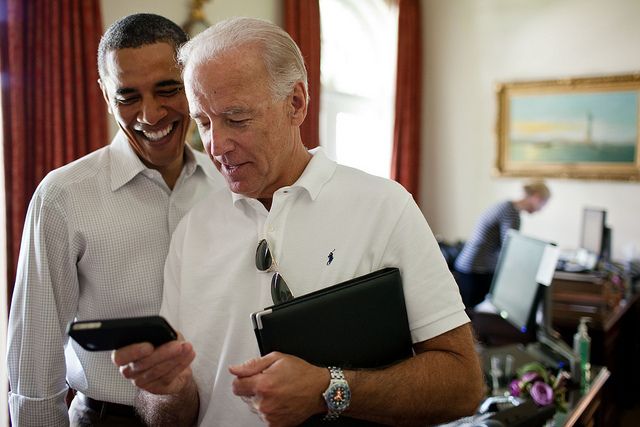 Obama still doesn't have an iPhone, but he wants one.