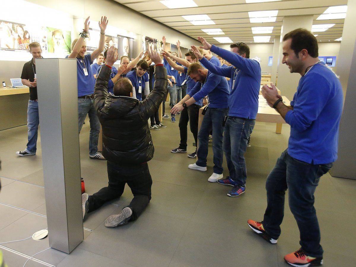 A guy literally bows before the Apple Store during today's iPhone launch.