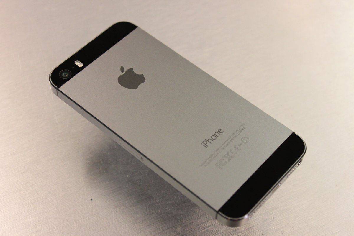 this-is-the-new-space-gray-color-for-the-iphone-5s