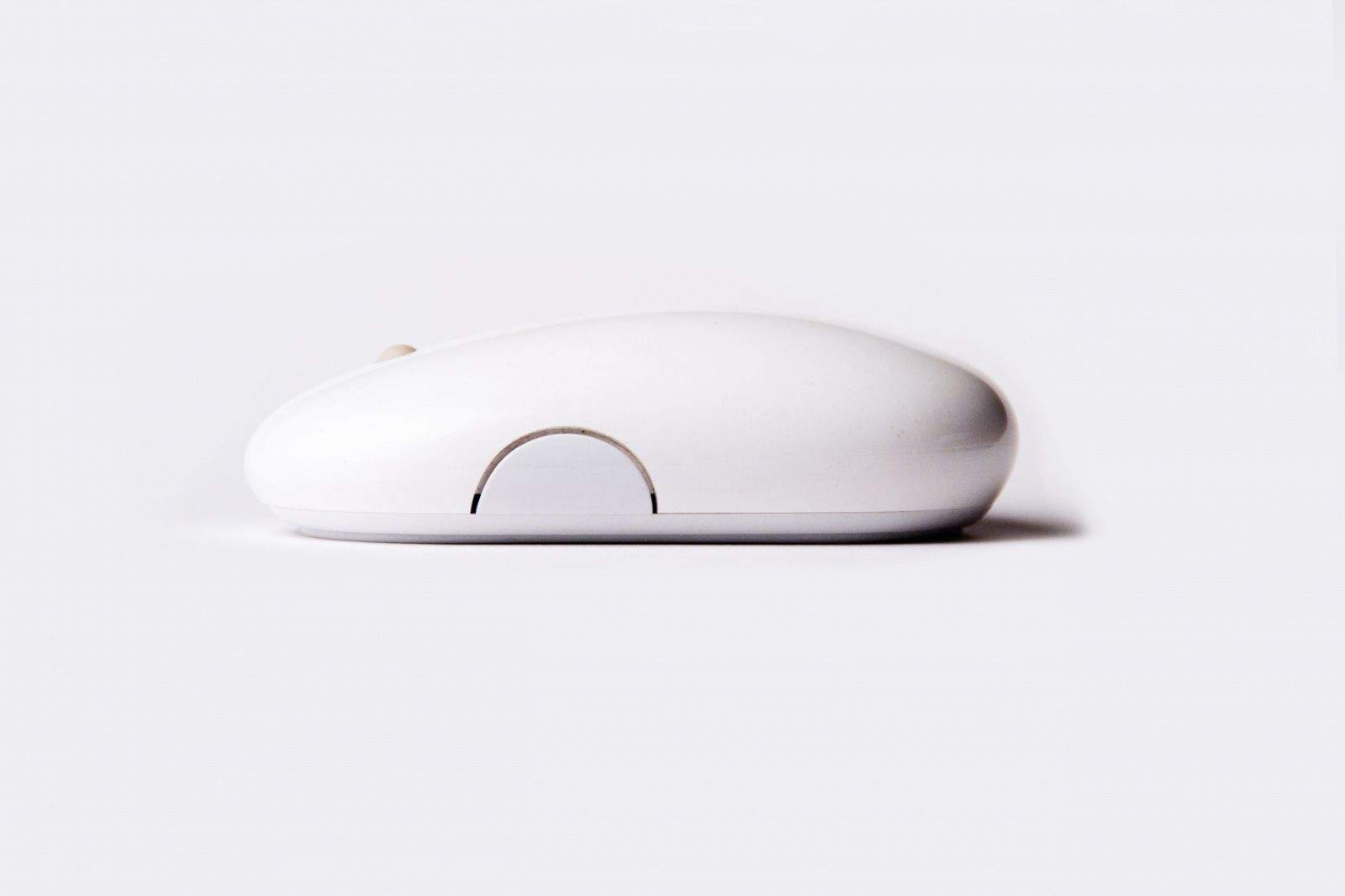 Apple_Mighty_Mouse_Side_Orthogonal_View