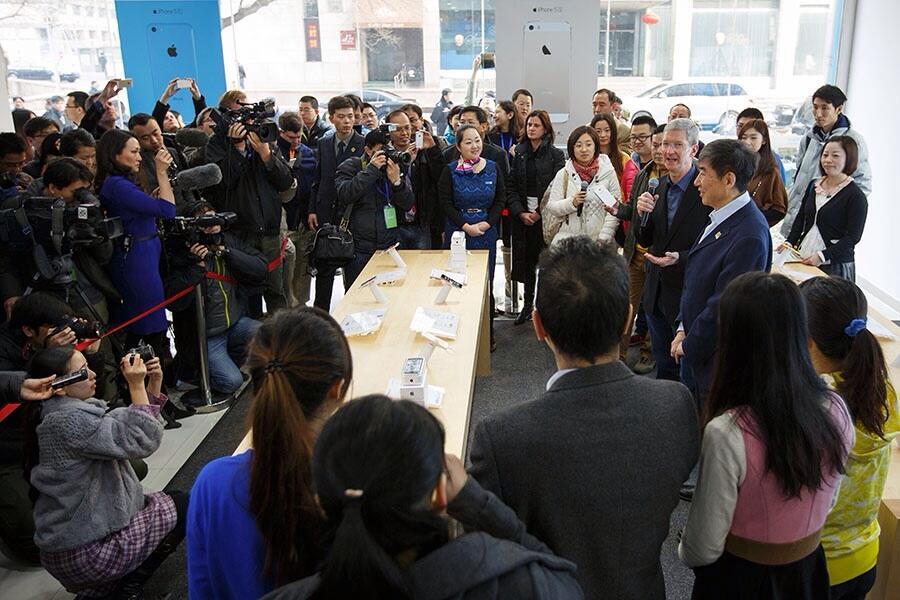 Tim Cook in the crowd at a recent event with China Mobile.