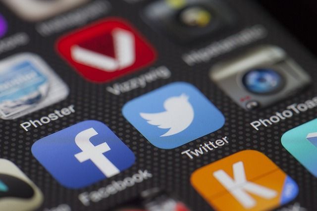 Twitter says iOS