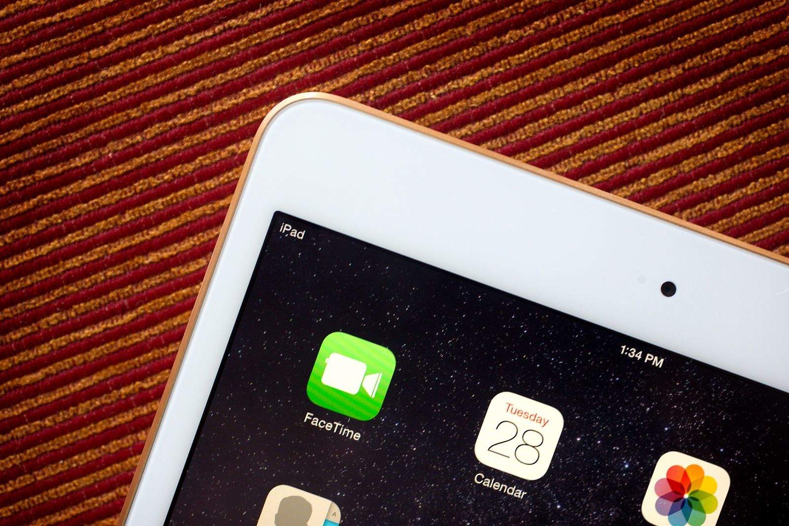 Apple stops selling its last non-Retina iOS device.