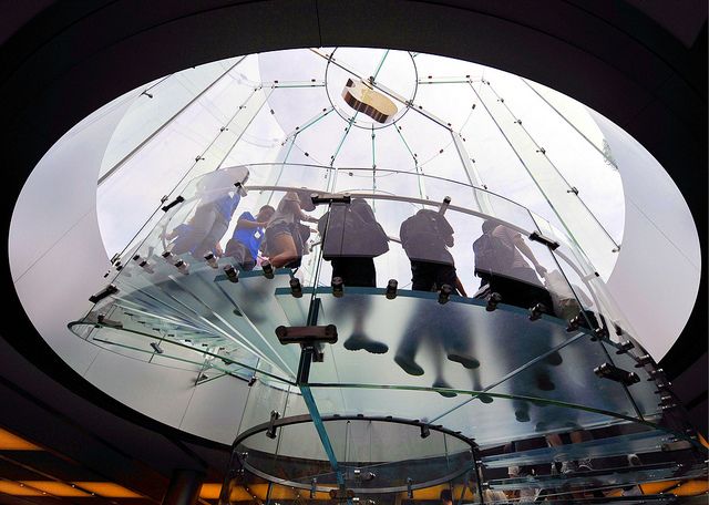 Customers at the Apple Store in the Lujiazui Financial District in Pudong, Shanghai. Photo: FullbridgeProgram/Flickr CC