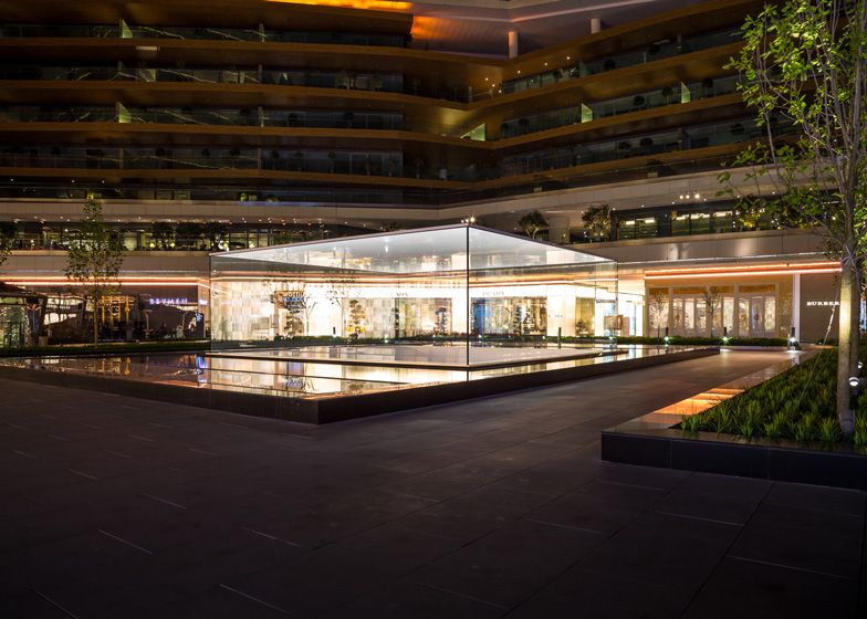Apple-store-Istanbul-by-Foster-Partners-