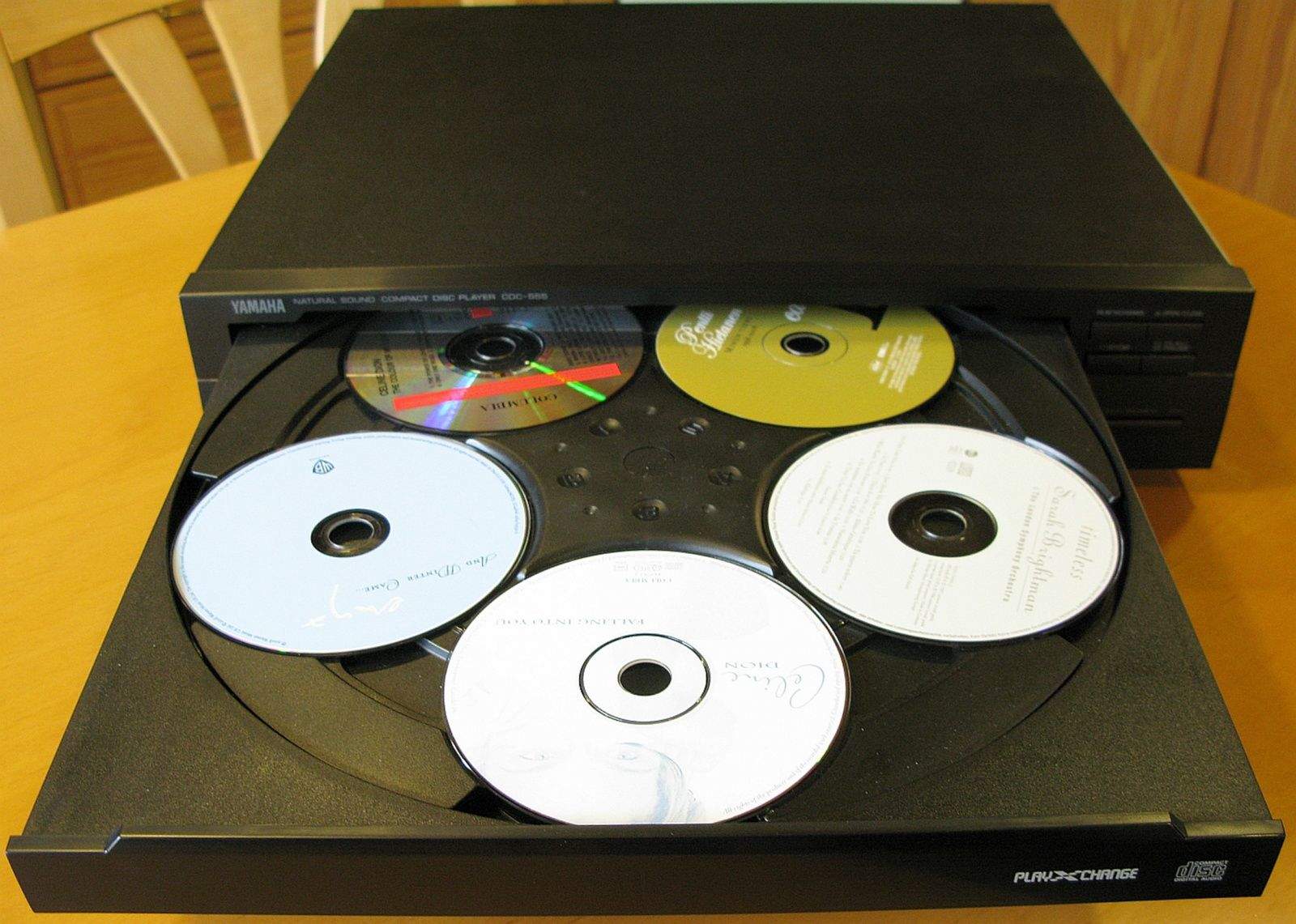 A Yamaha CD-555 with the CD carosel stopped. Photo:  Leo-setä/Flickr
