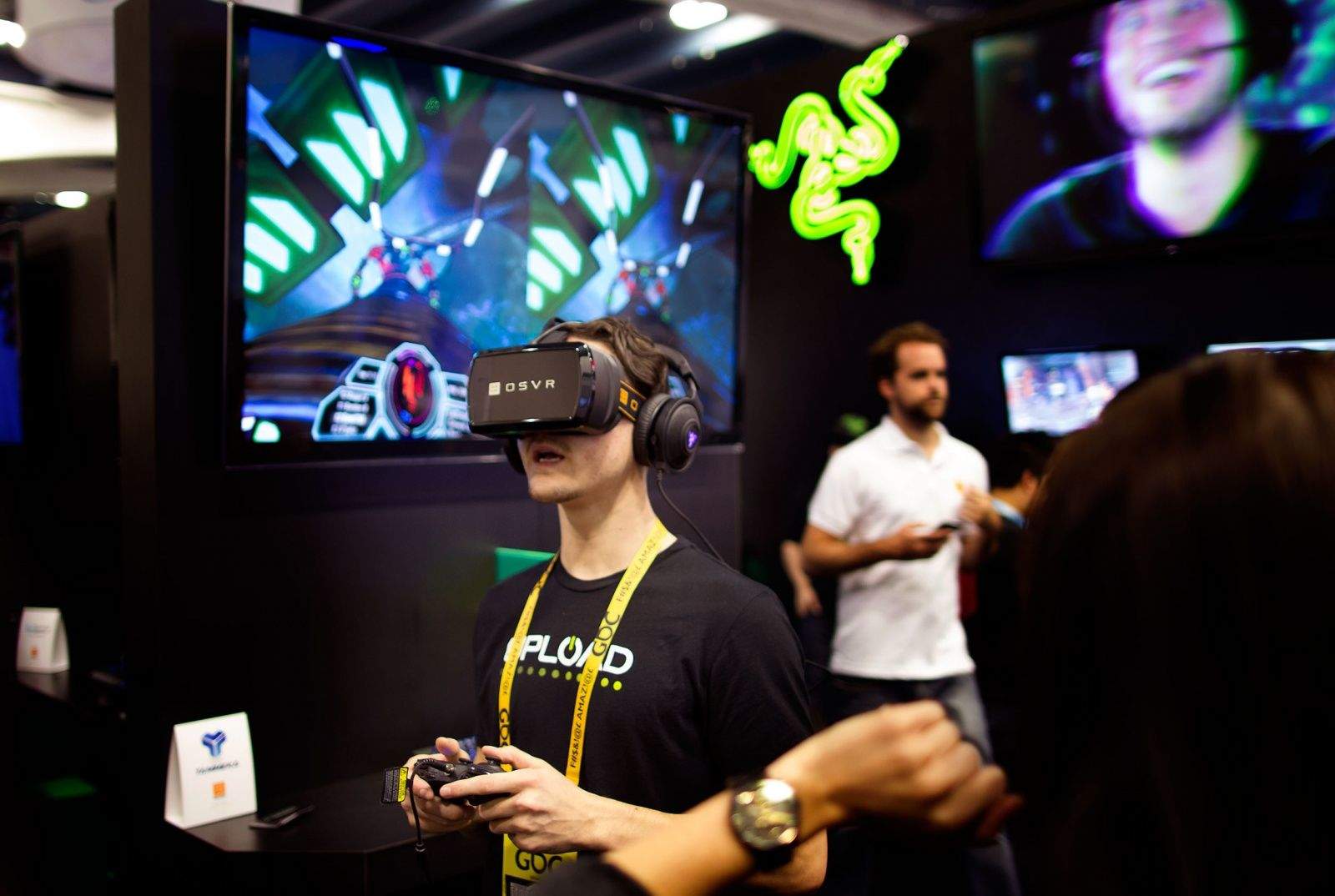 Apple's diving into virtual reality.