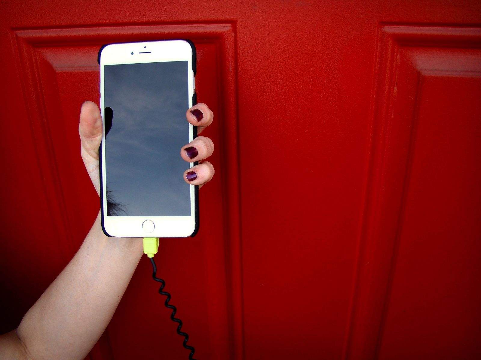 Next time you're rock climbing or engaging in some other crazy adventure with your iPhone, be sure to take along this sweet leash system from Kenu. The Highline Security Leash starts with a protective, texturized polycarbonate iPhone case that's thin enough to put in your pocket but tough enough to protect from random damage.


The killer feature here, though, is the bungee-cord leash, which solidly locks into your iPhone's Lightning port as well as a notch in the back of the case, making for a secure connection. There's a version for the iPhone 6 ($29.95) and a stronger one for iPhone 6 Plus ($34.95), so you know your lifeline device will always stick nearby, letting you feel secure as you whip it out while skiing down a crazy slope this winter. &mdash;&nbsp;Rob LeFebvre


Photo: Rob LeFebvre/Cult of Mac


Buy from: Amazon