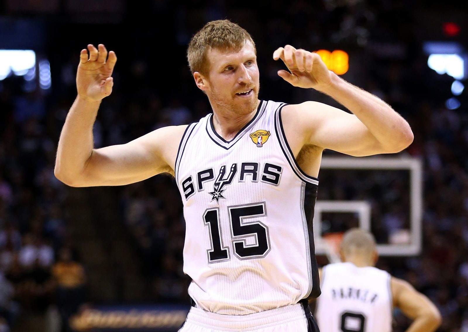 Matt Bonner's elbow can't handle the iPhone 6