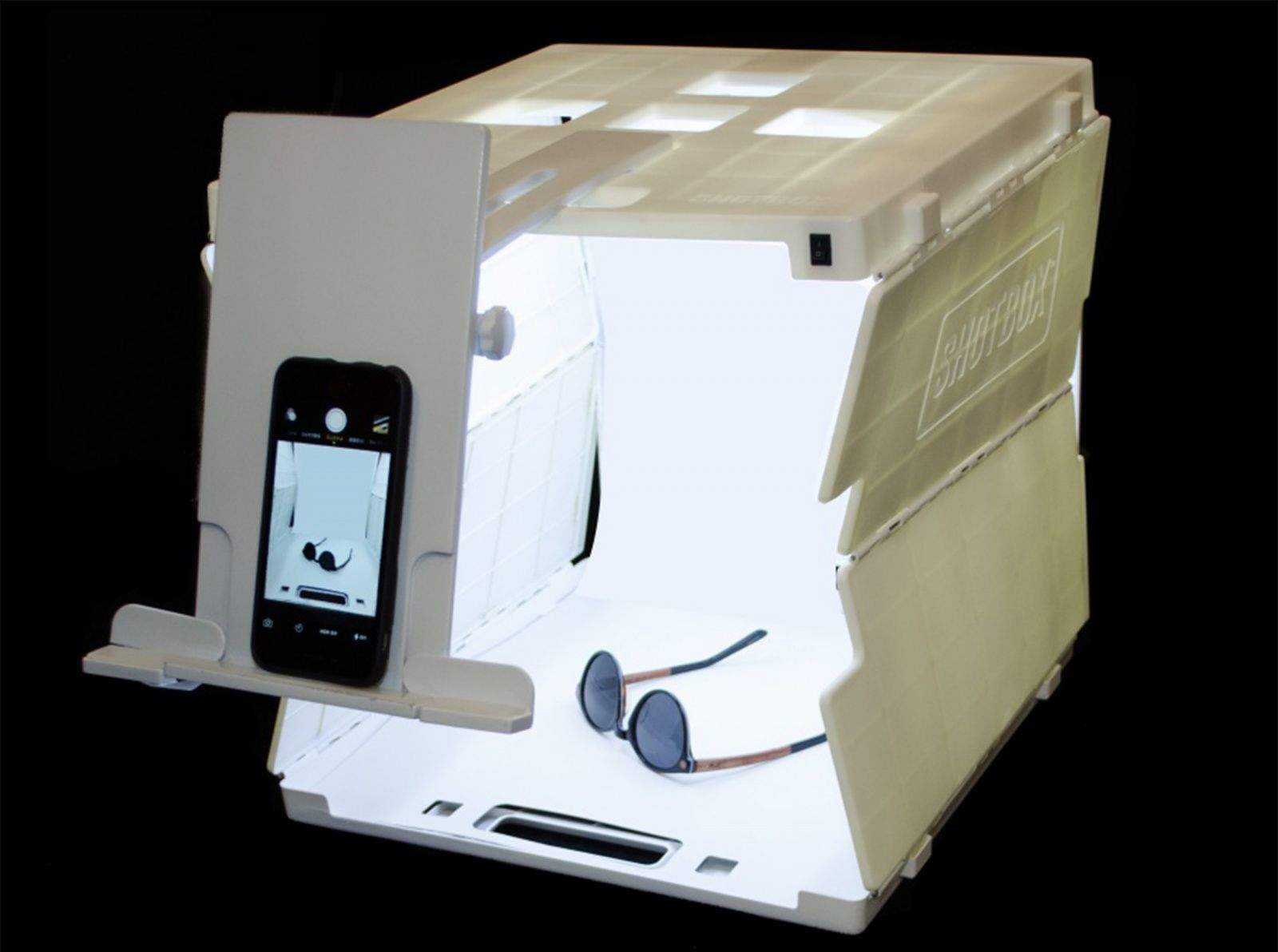 Product shots, documents and photographs can easily be documented with your smartphone camera in this collapsable tabletop studio, known as the SHOTBOX.