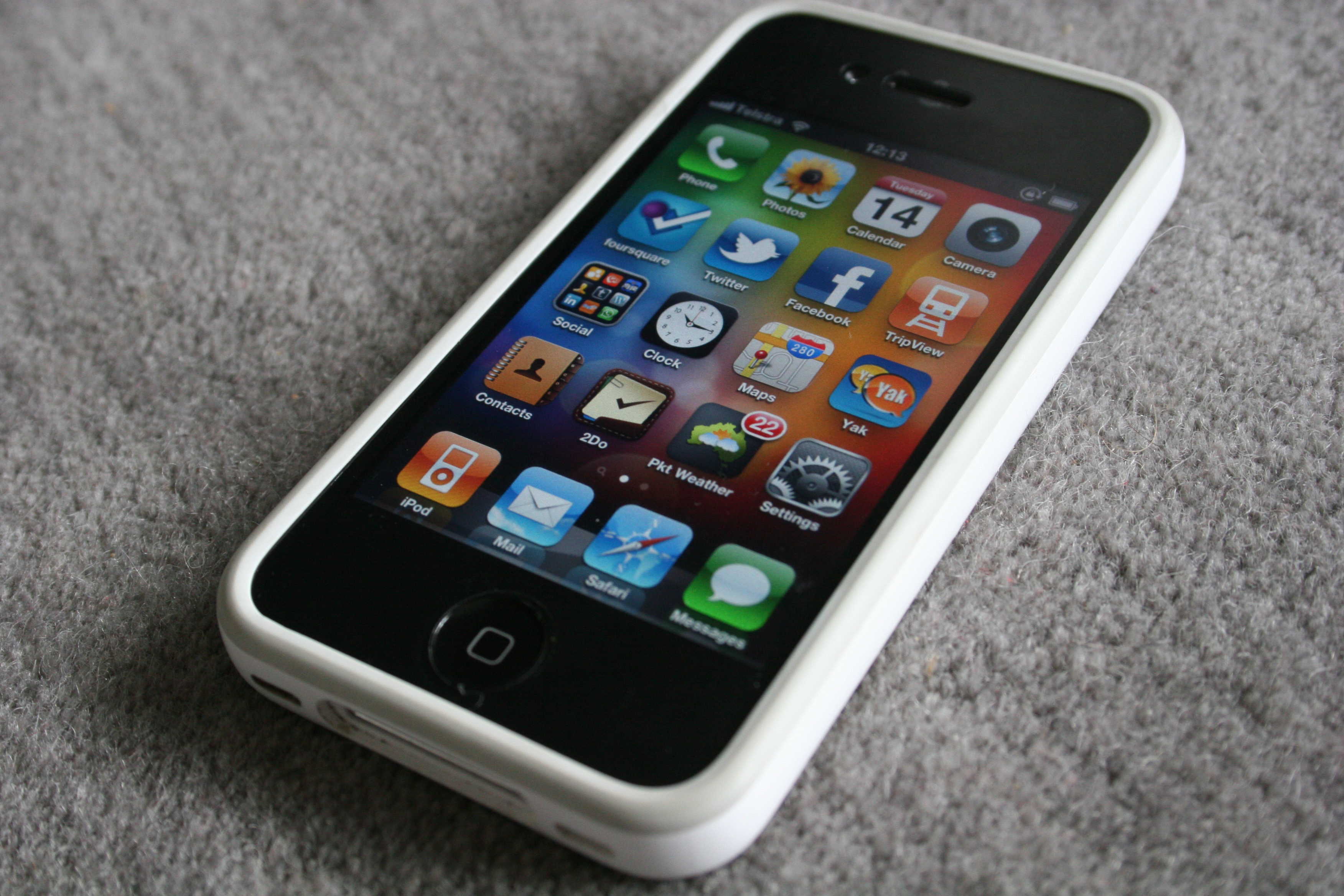 Developer Billy Ellis's Apple Watch hack lets it run the preferred operating system of the iPhone 4.