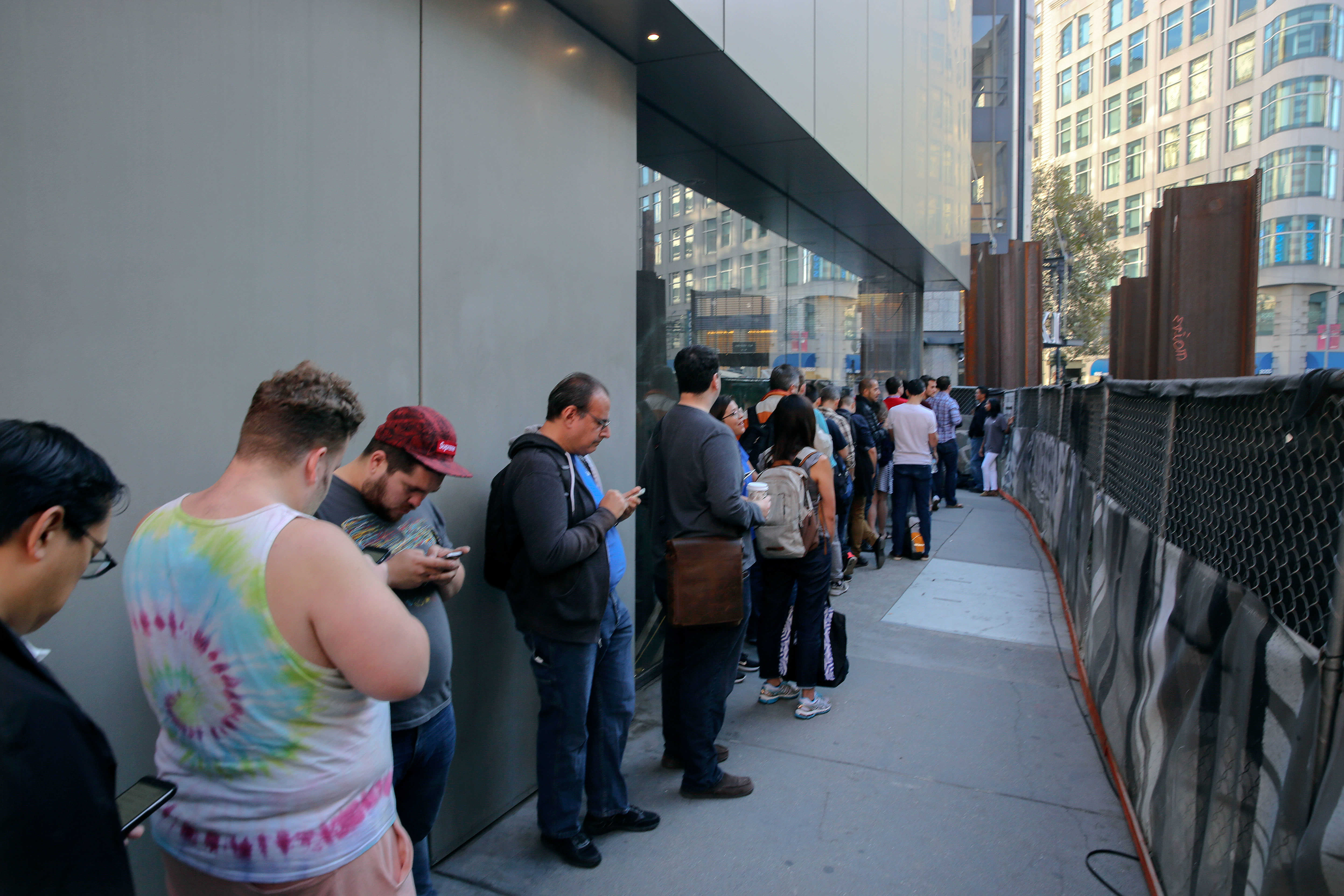 San Francisco Apple Store Line
