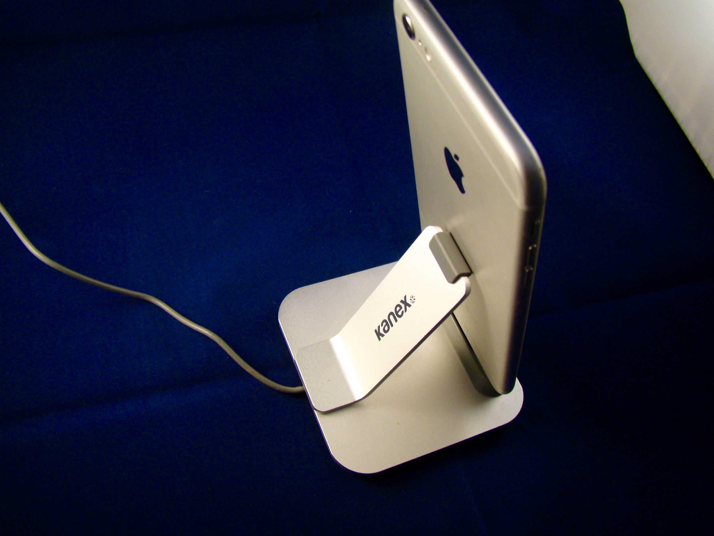 This iPhone 6 dock will simplify your life.