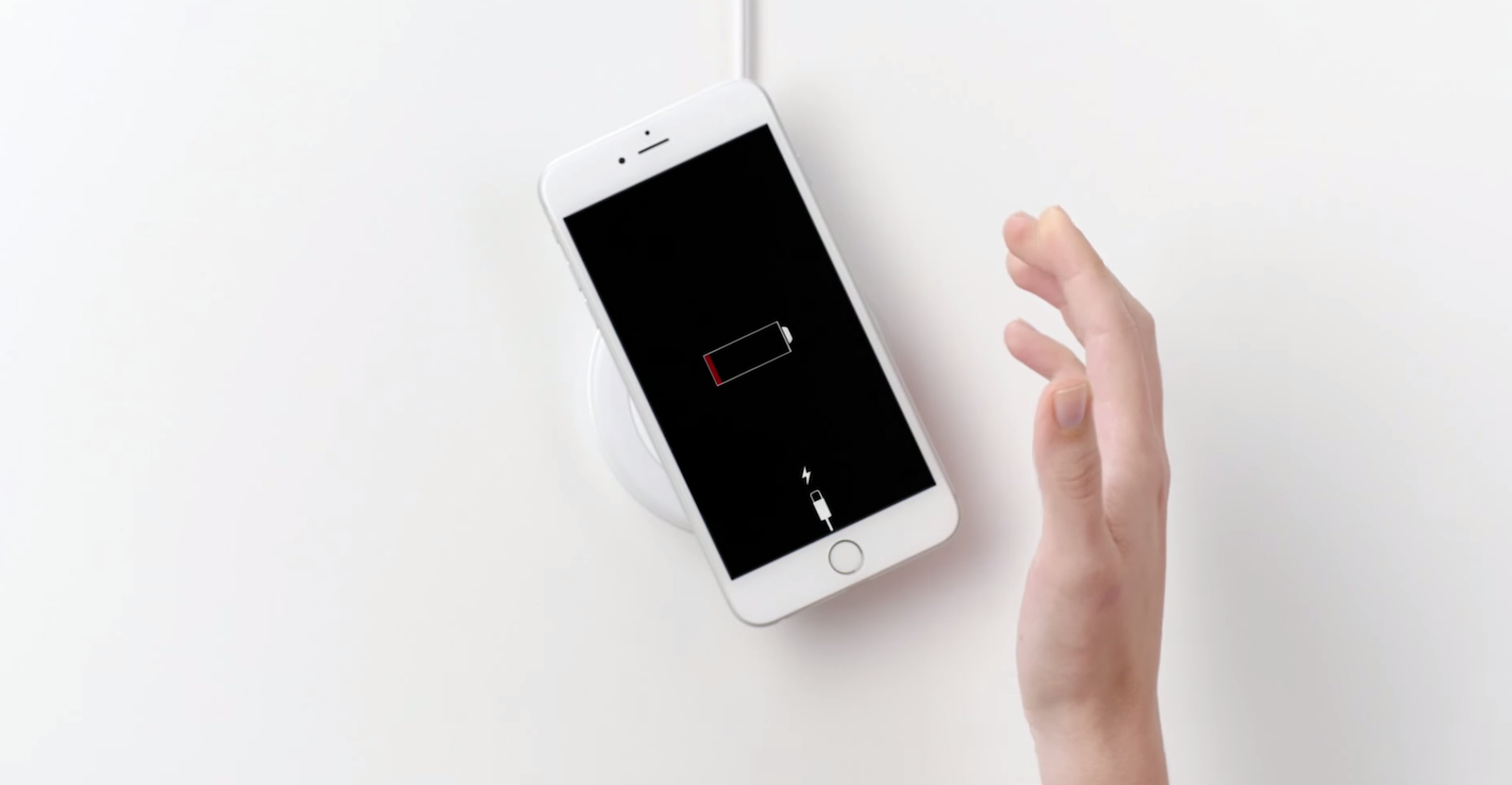 samsung-taunts-iphone-6s-for-lack-of-wireless-charging-image-cultofandroidcomwp-contentuploads201509iPhone-wireless-charging-png